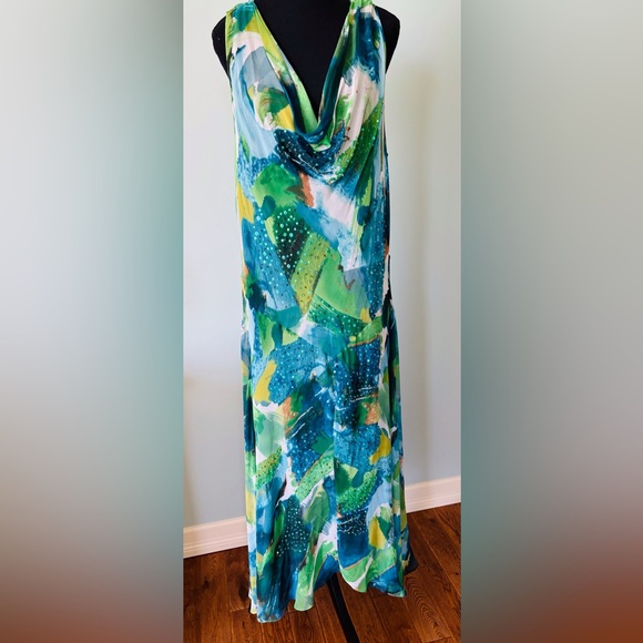 Ladies size 24 chiffon dress with sequins and beads. - Picture 4 of 4